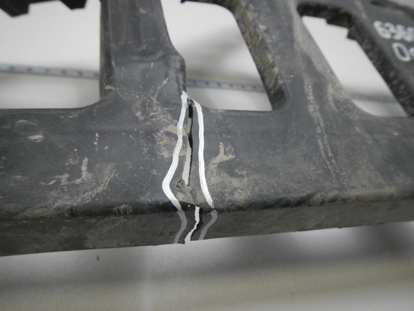 Кронштейн переднего бампера левый