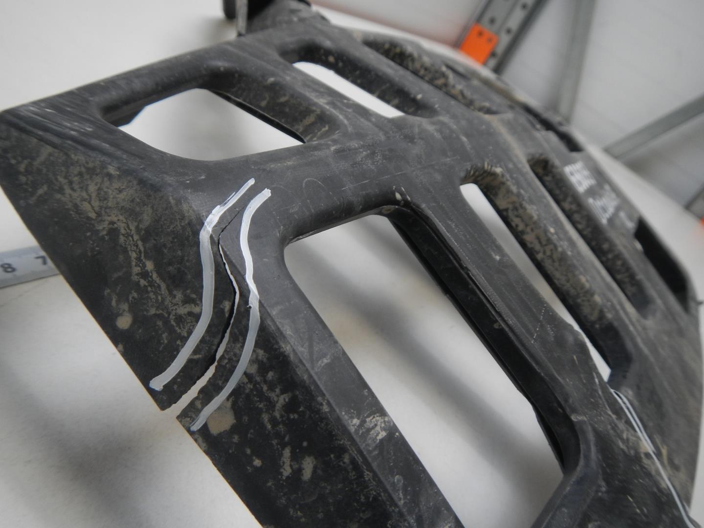 Кронштейн переднего бампера левый