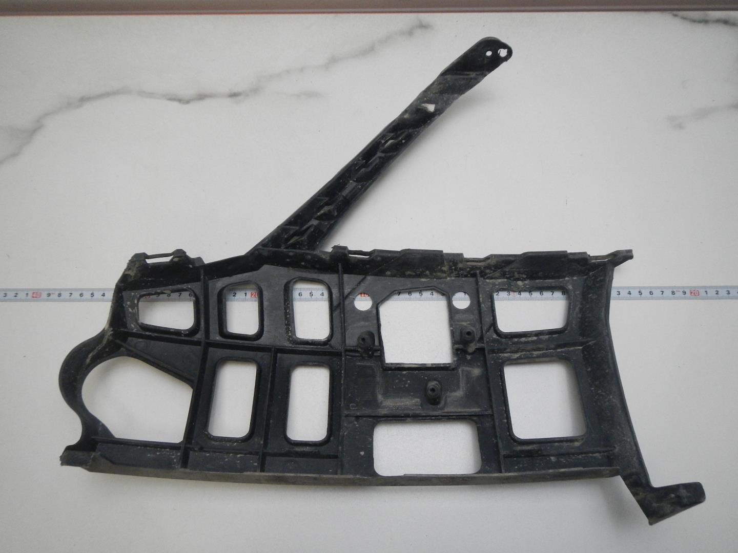 Кронштейн переднего бампера правый