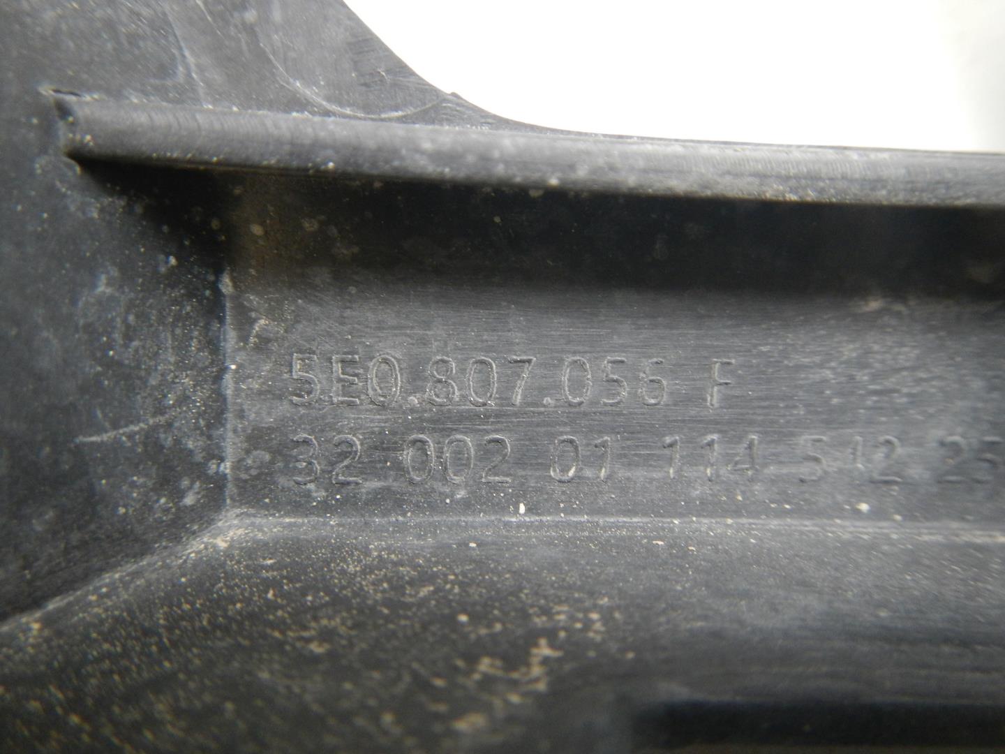 Кронштейн переднего бампера правый