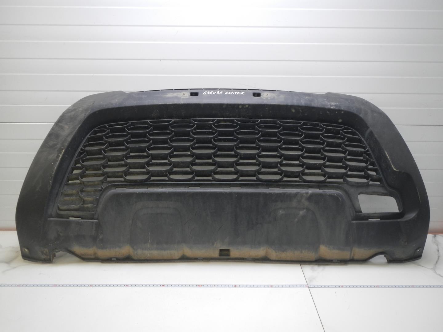 Решетка в бампер центральная