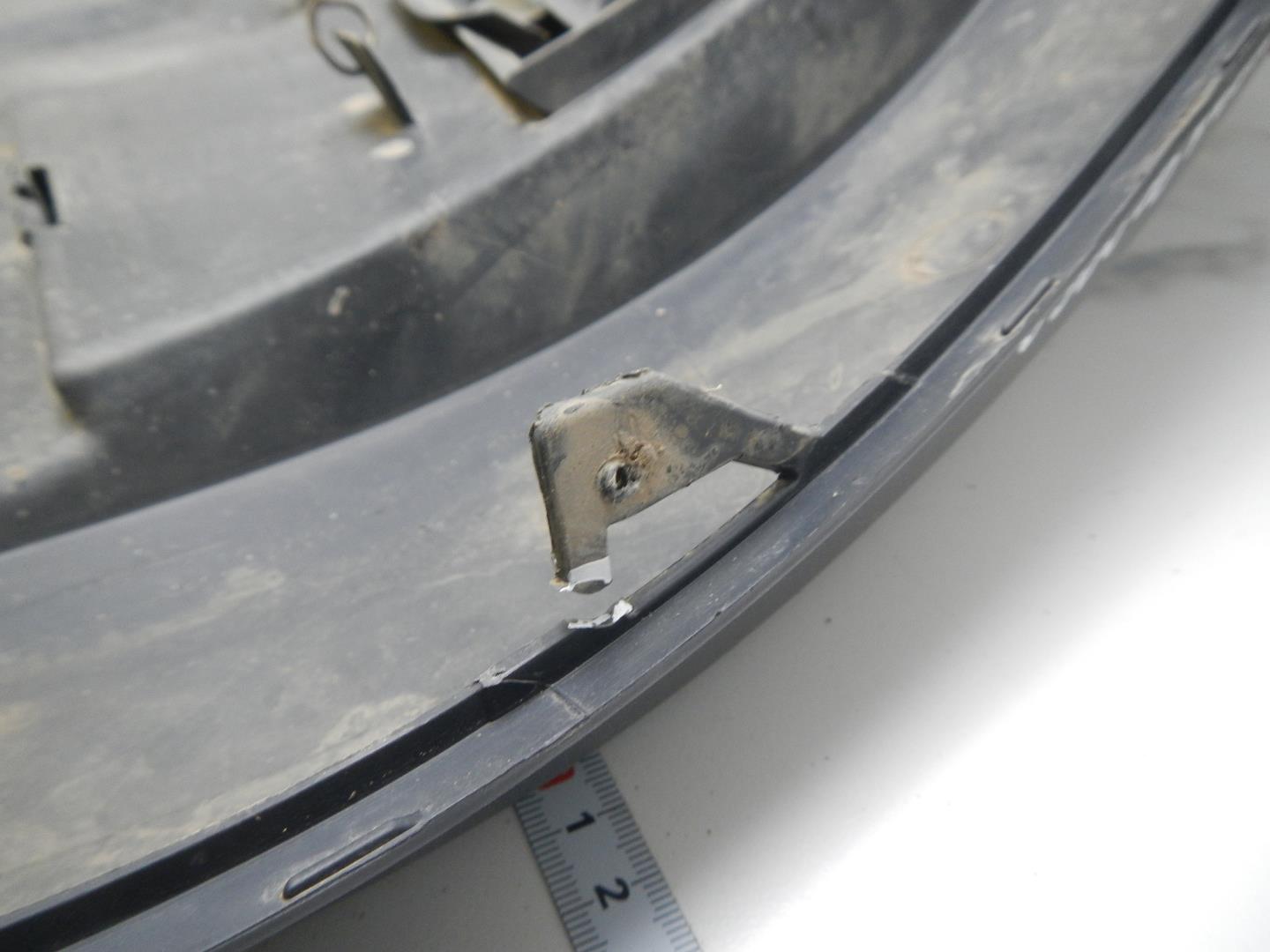 Решетка в бампер центральная