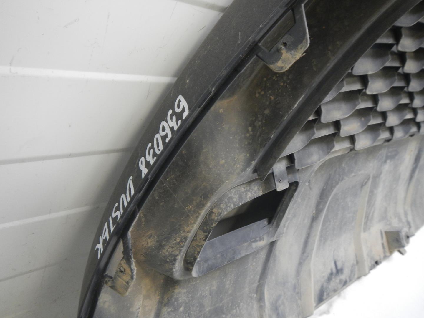 Решетка в бампер центральная