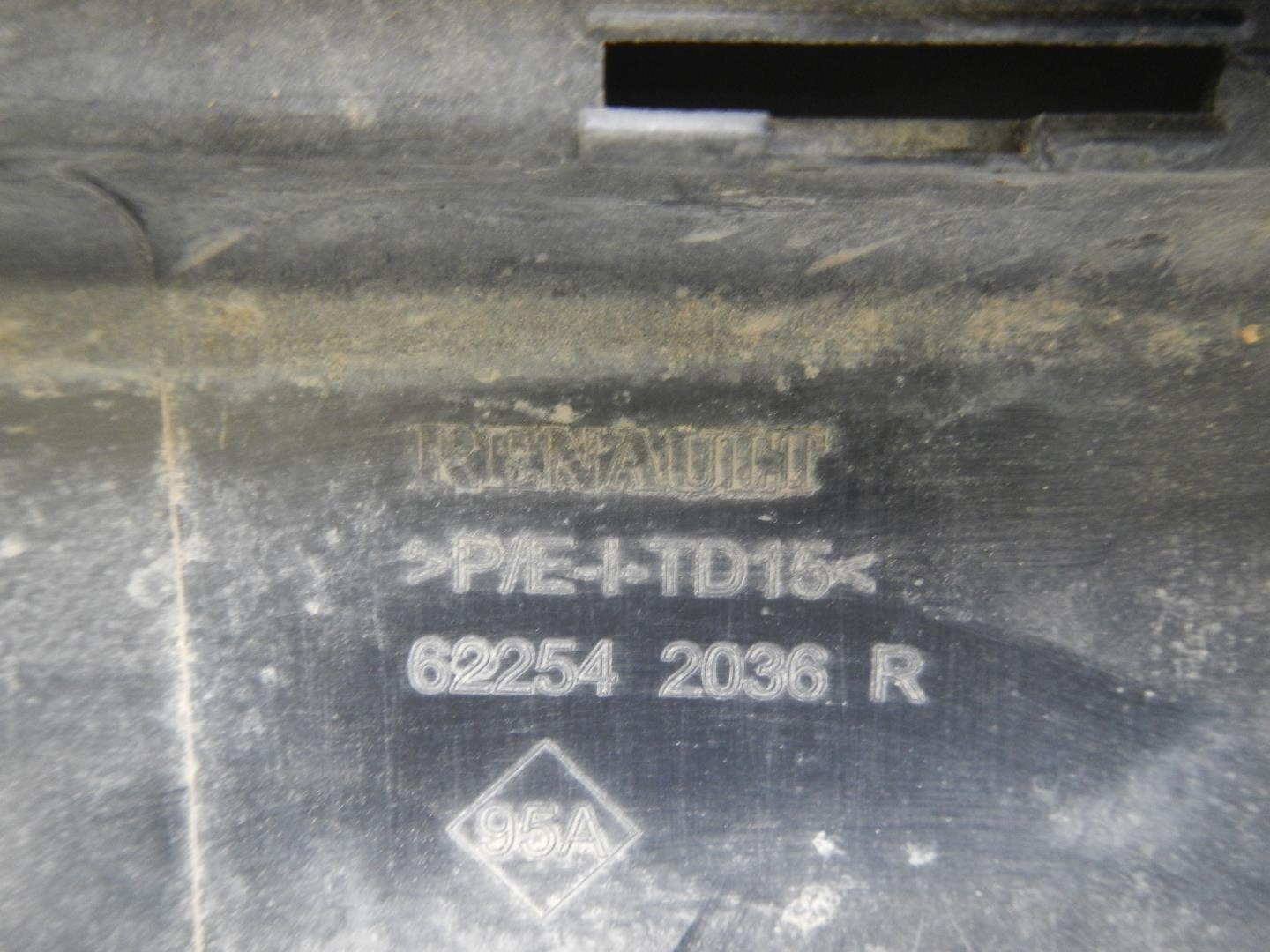 Решетка в бампер центральная