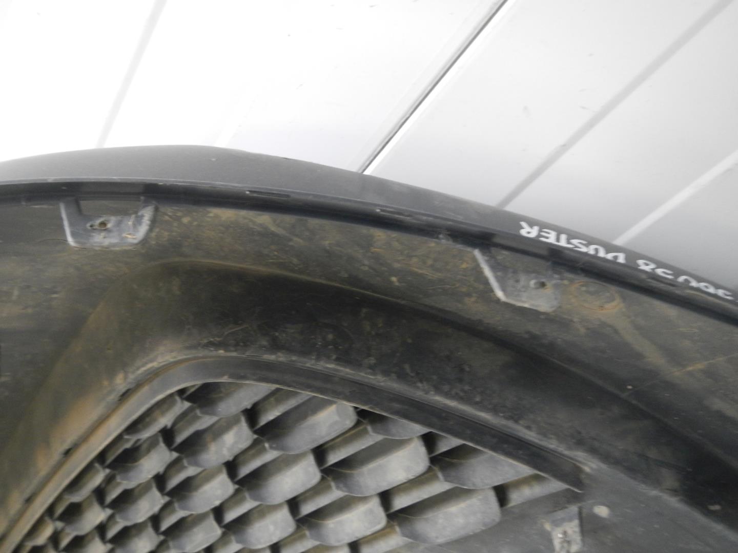 Решетка в бампер центральная