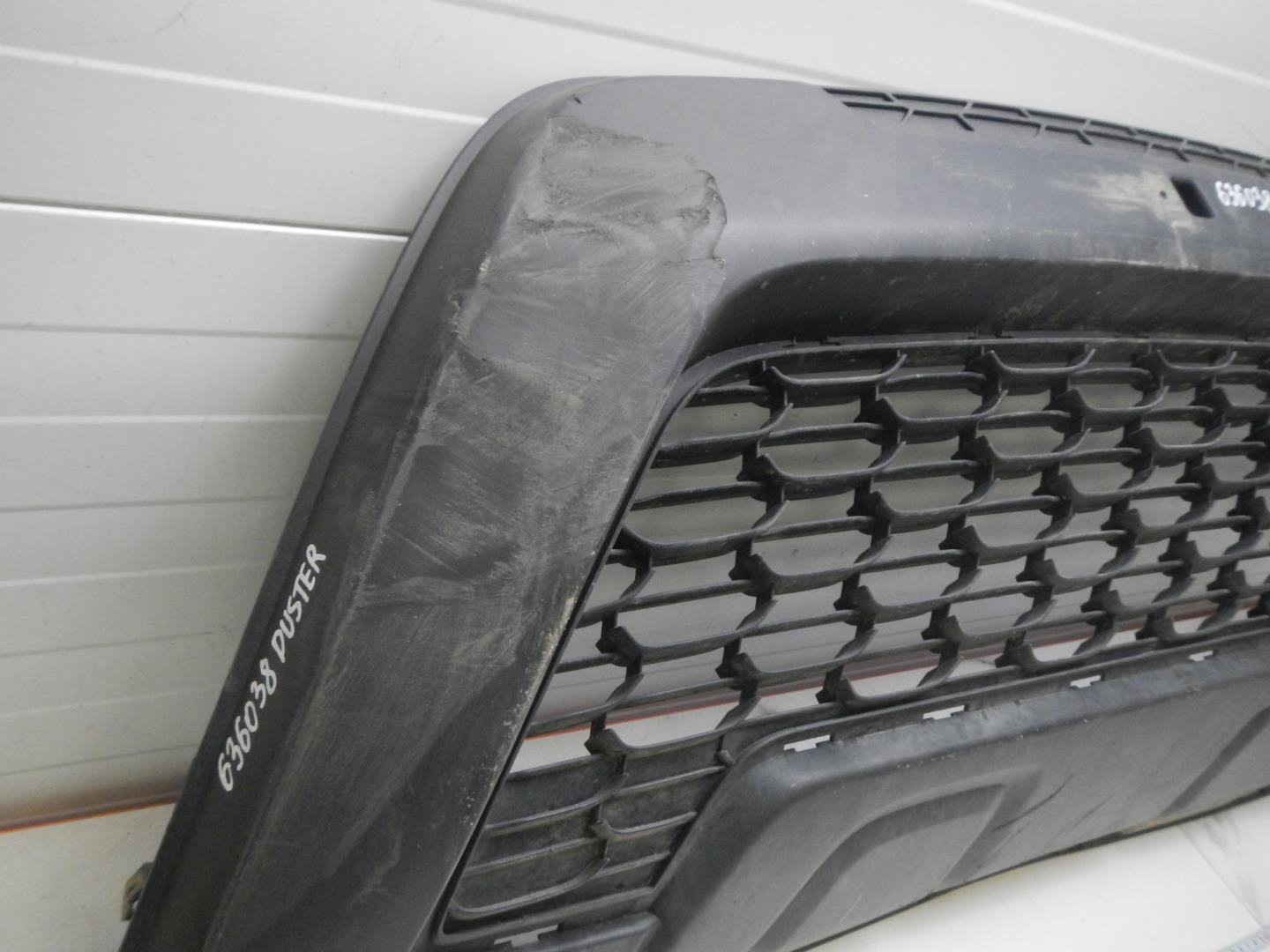 Решетка в бампер центральная