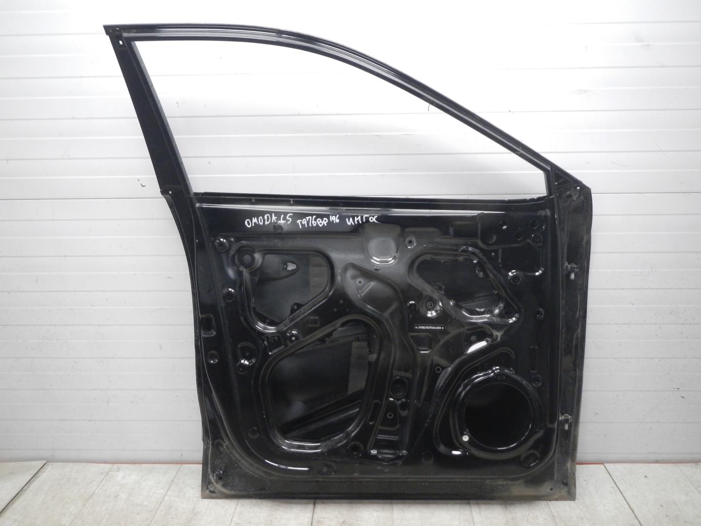 Дверь передняя левая