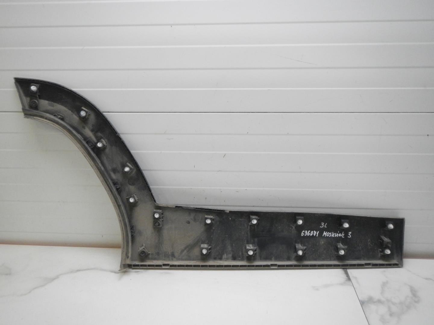 Молдинг задней левой двери