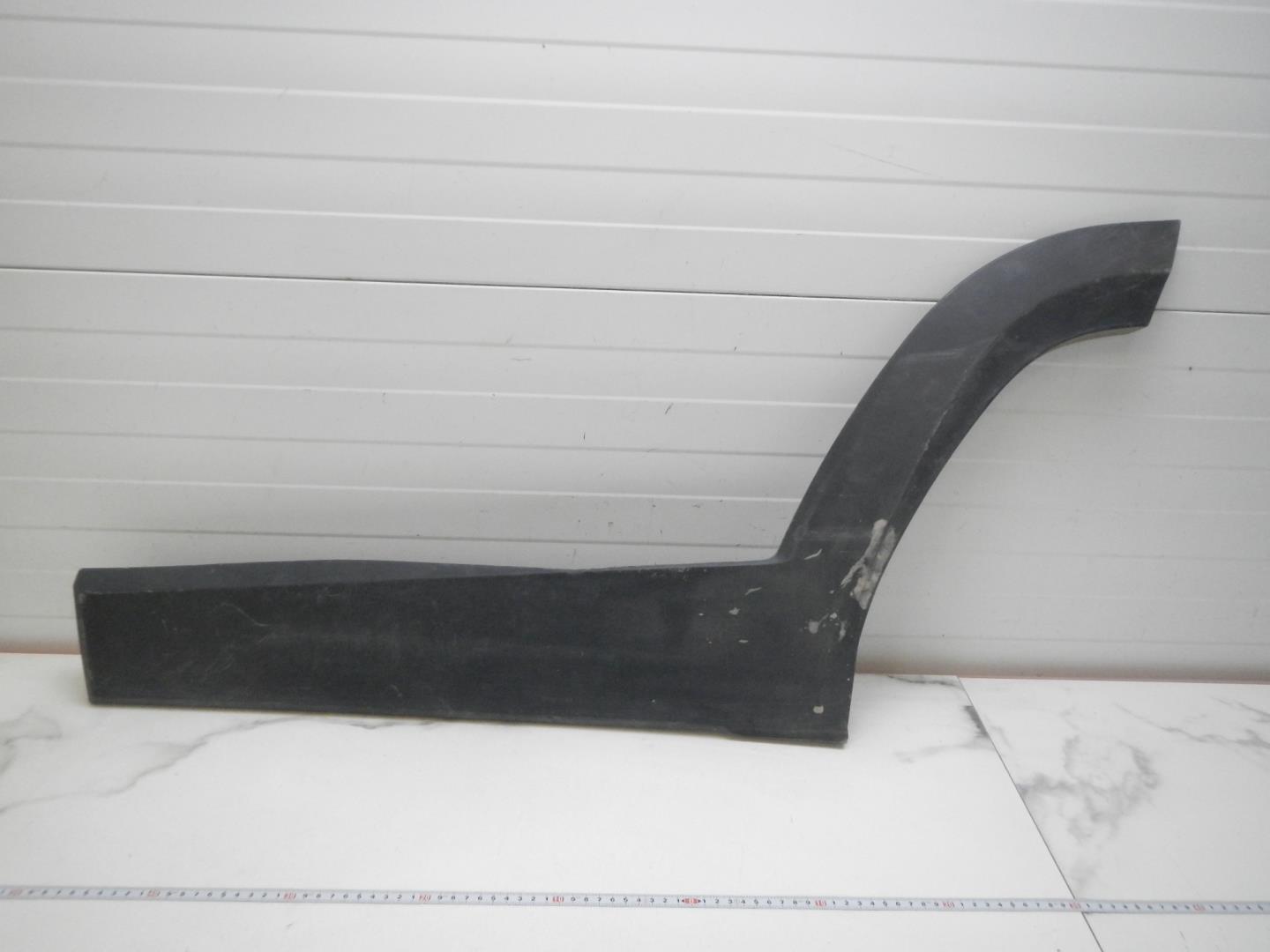 Молдинг задней левой двери