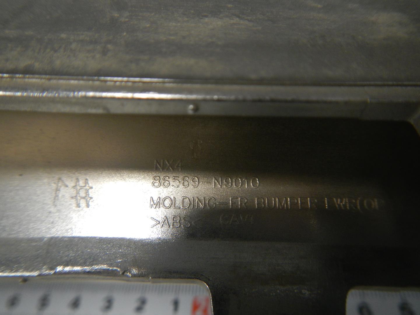 Молдинг переднего бампера