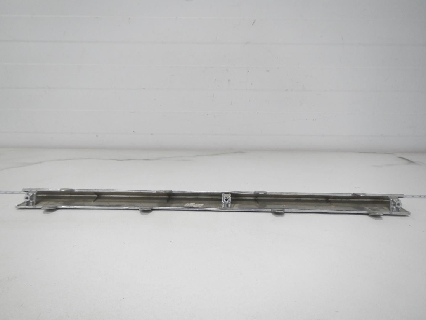 Молдинг переднего бампера