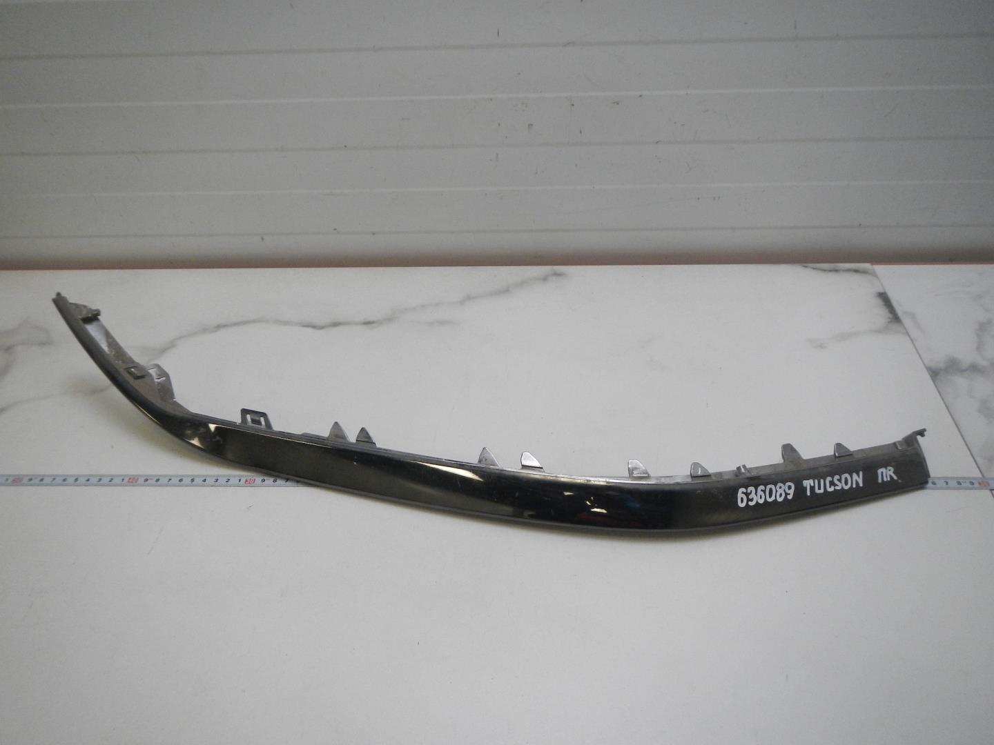 Молдинг переднего бампера правый