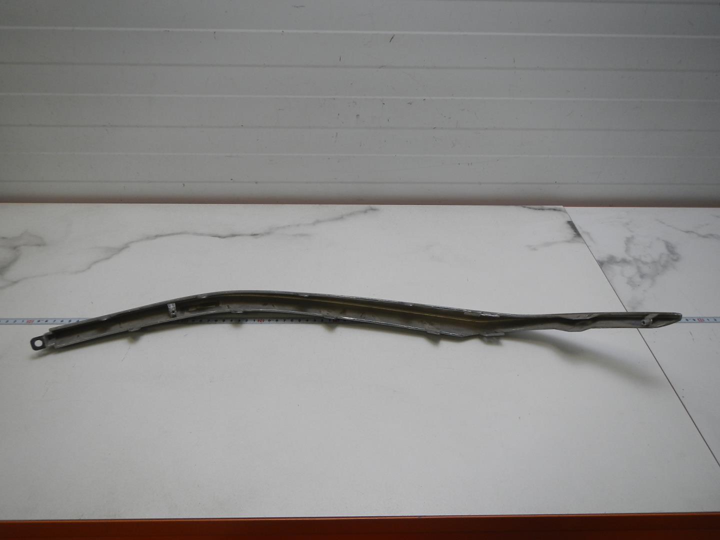 Молдинг переднего бампера правый