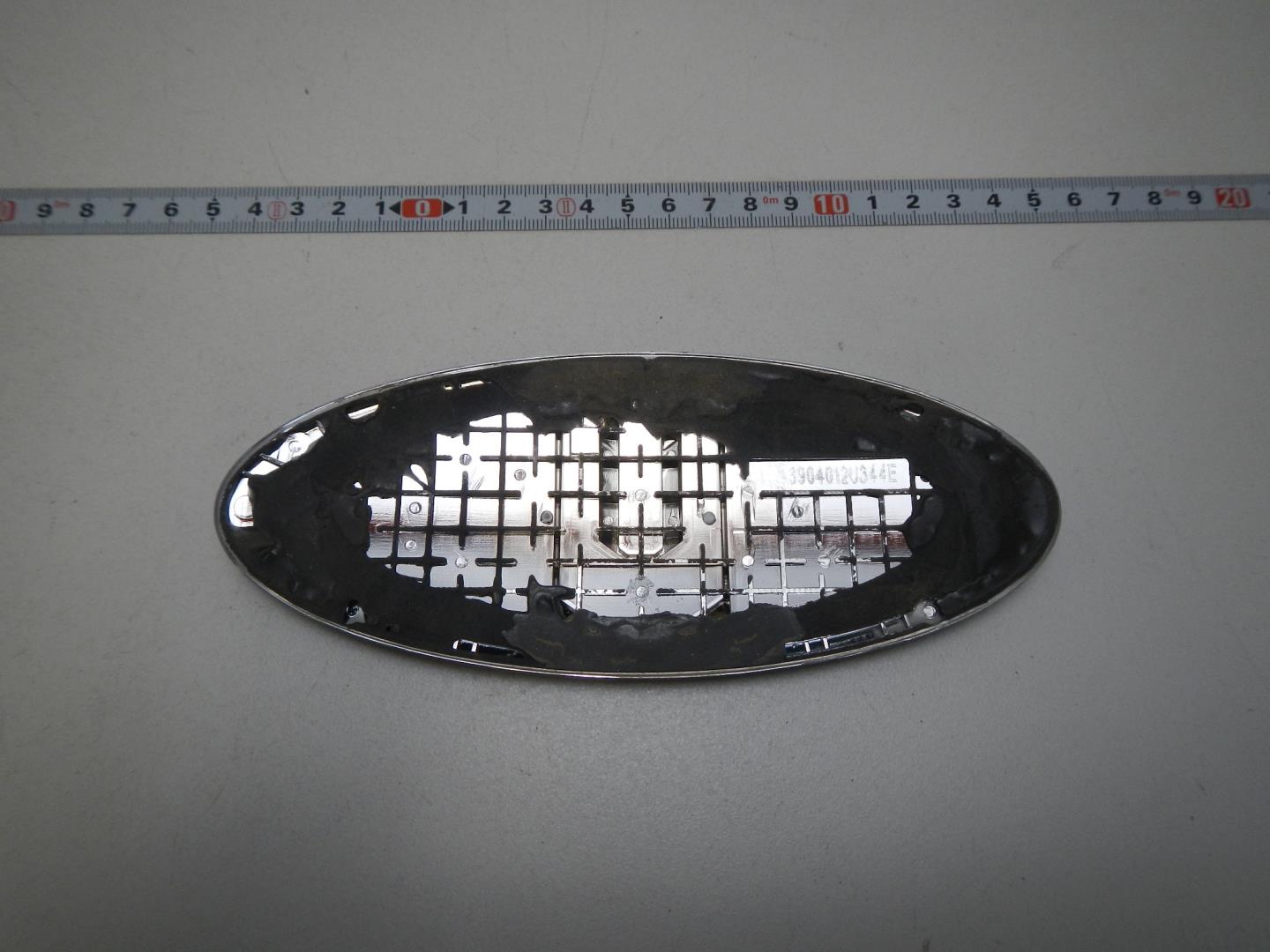 Эмблема на крышку багажника