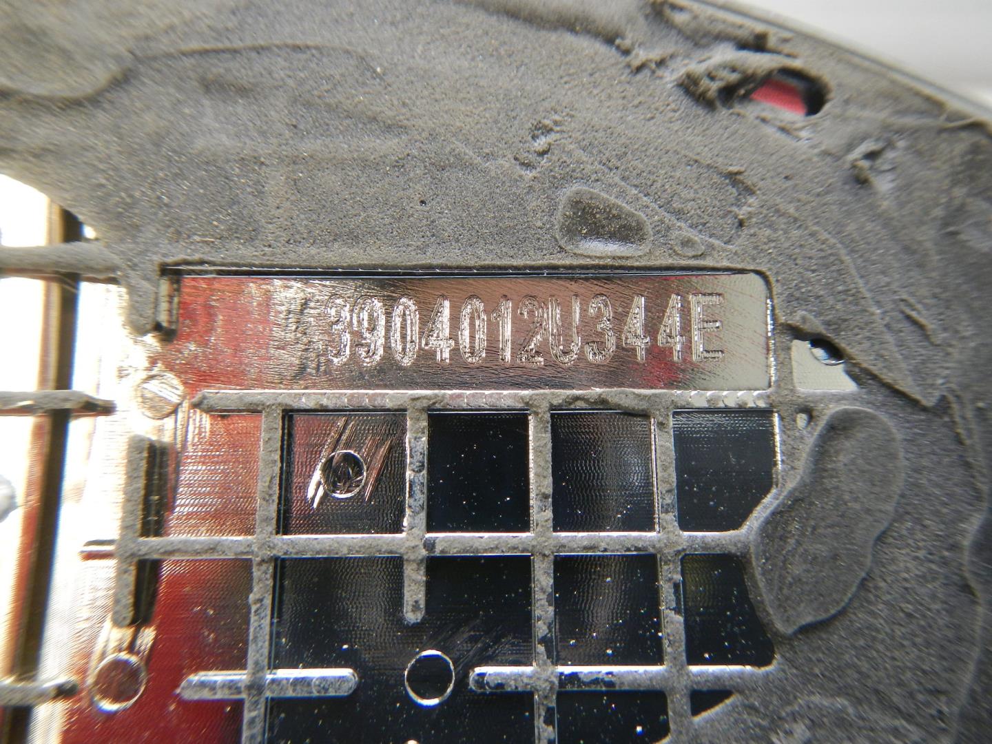 Эмблема на крышку багажника