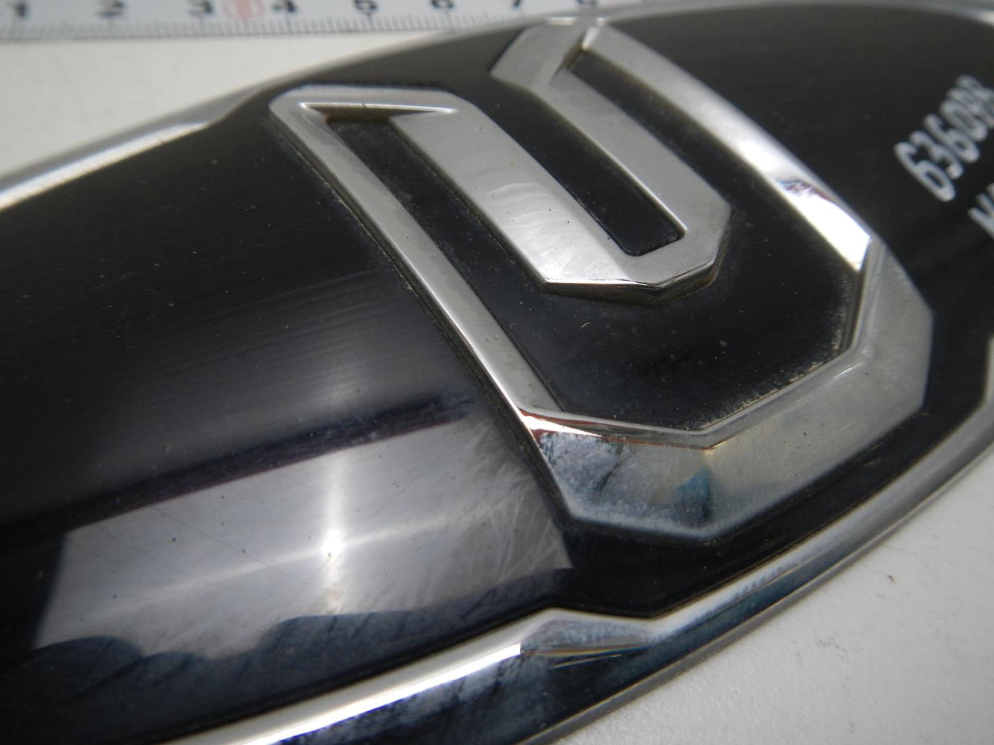 Эмблема на крышку багажника