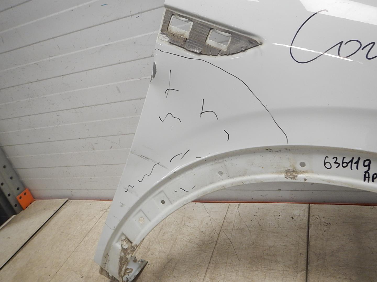 Крыло переднее правое