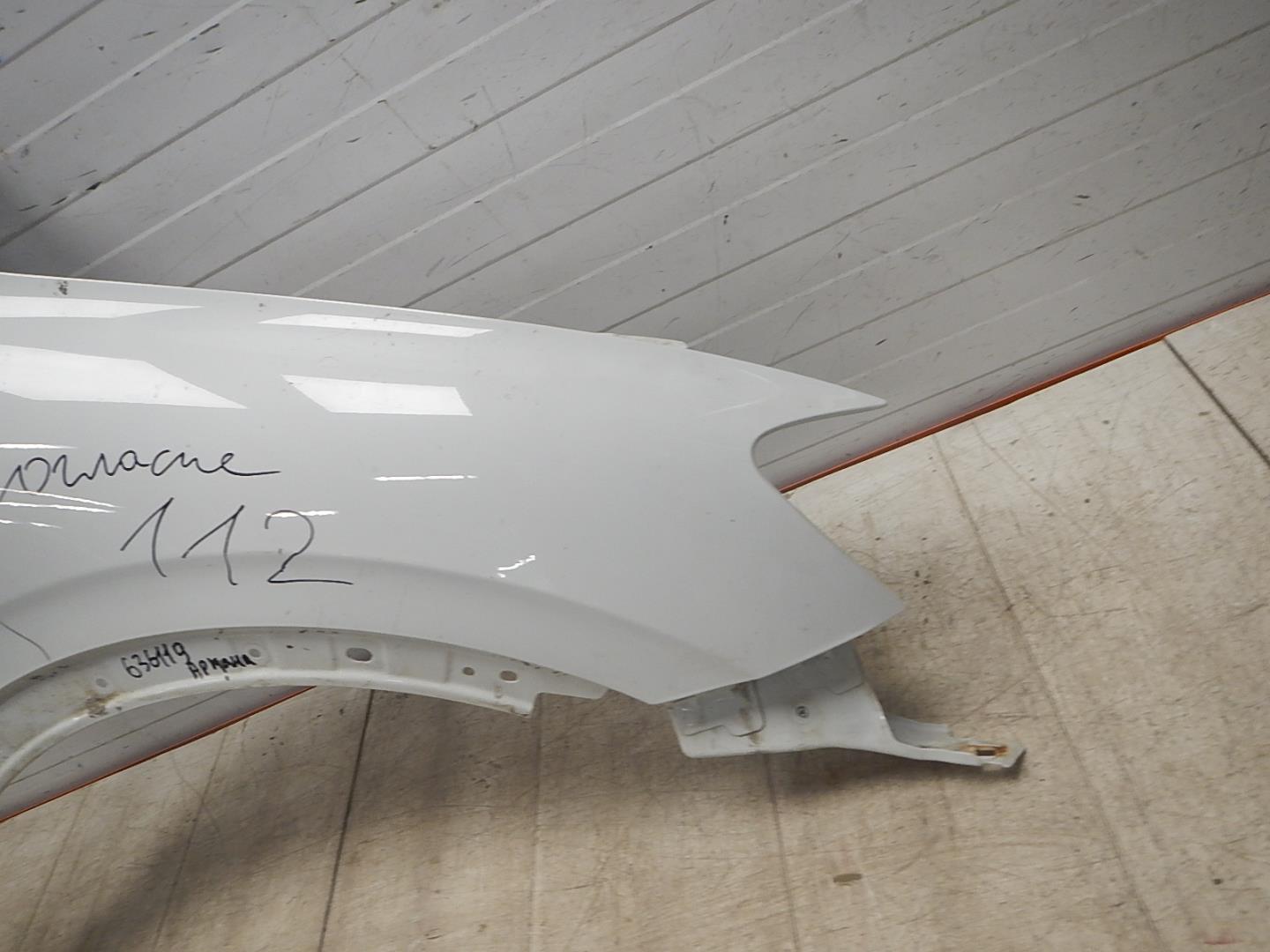 Крыло переднее правое