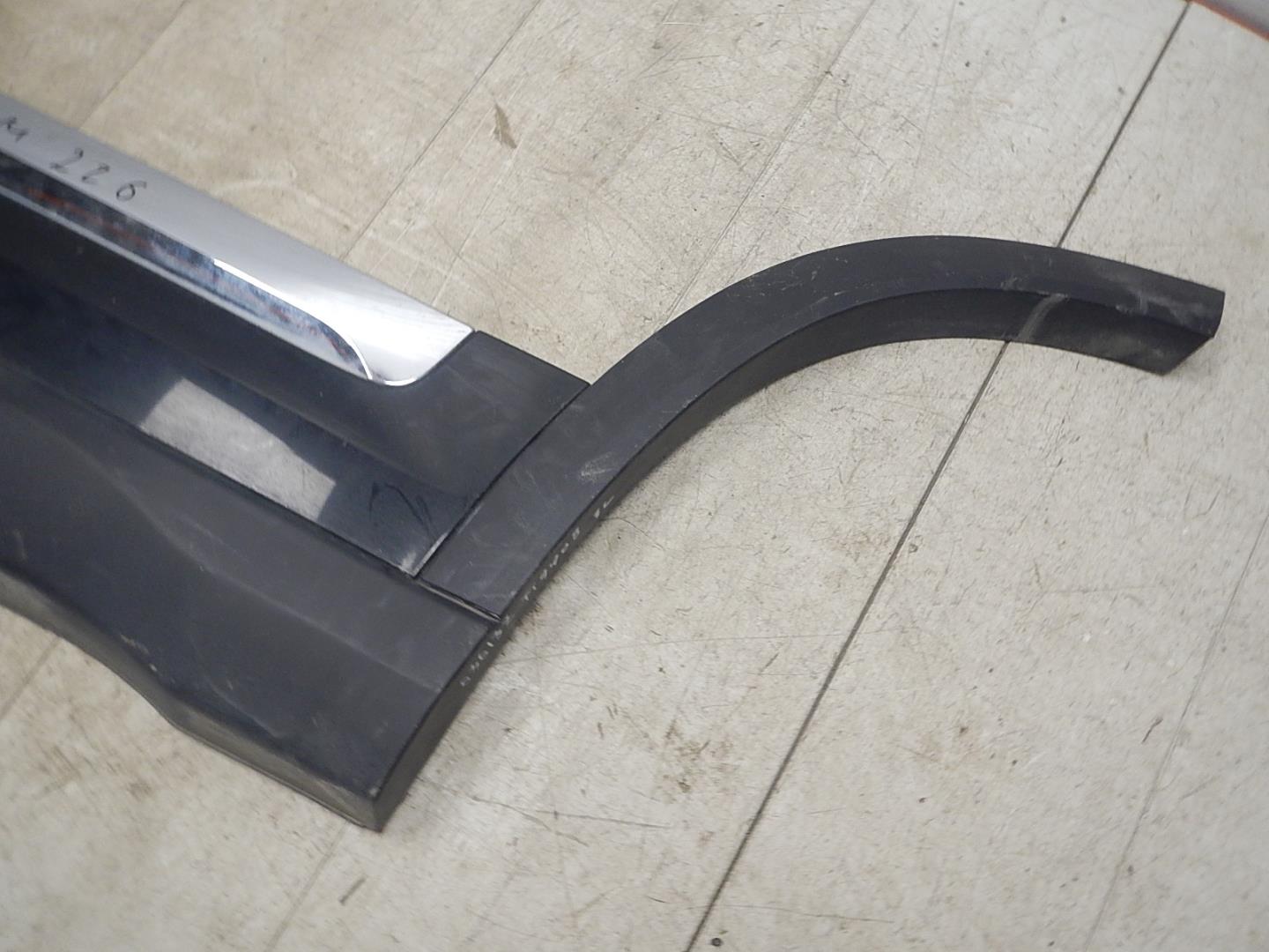 Молдинг задней левой двери