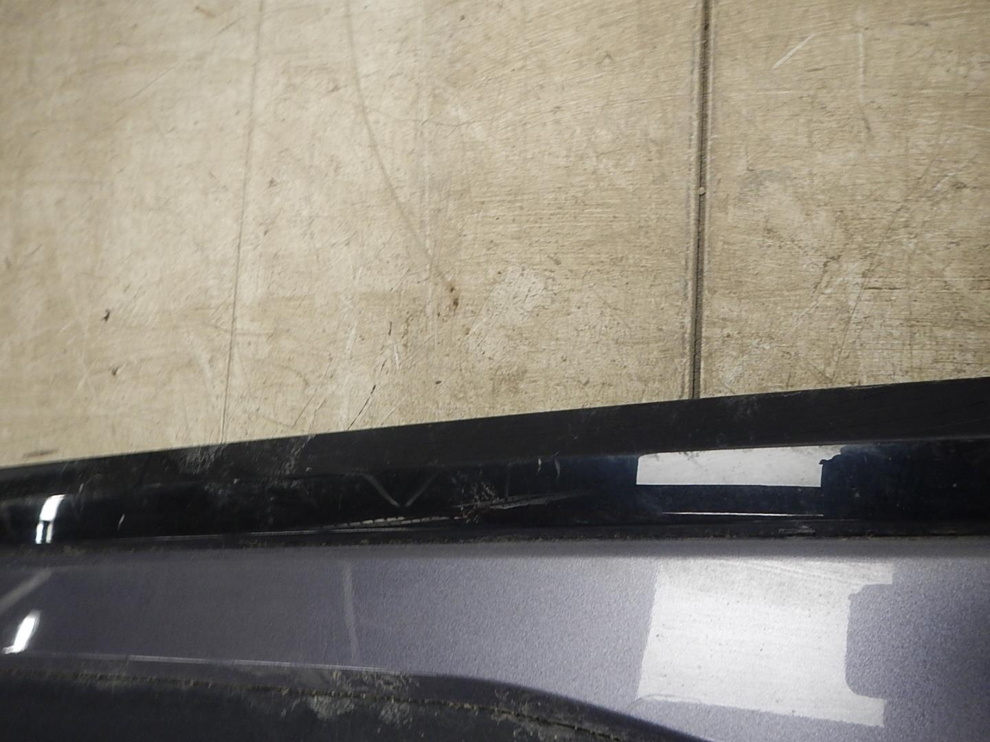 Молдинг задней левой двери