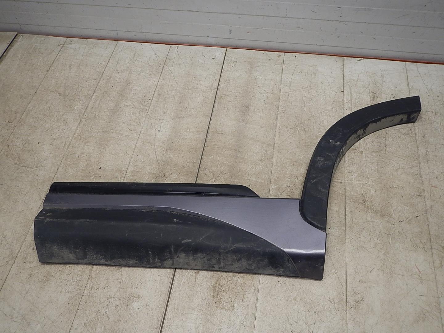 Молдинг задней левой двери