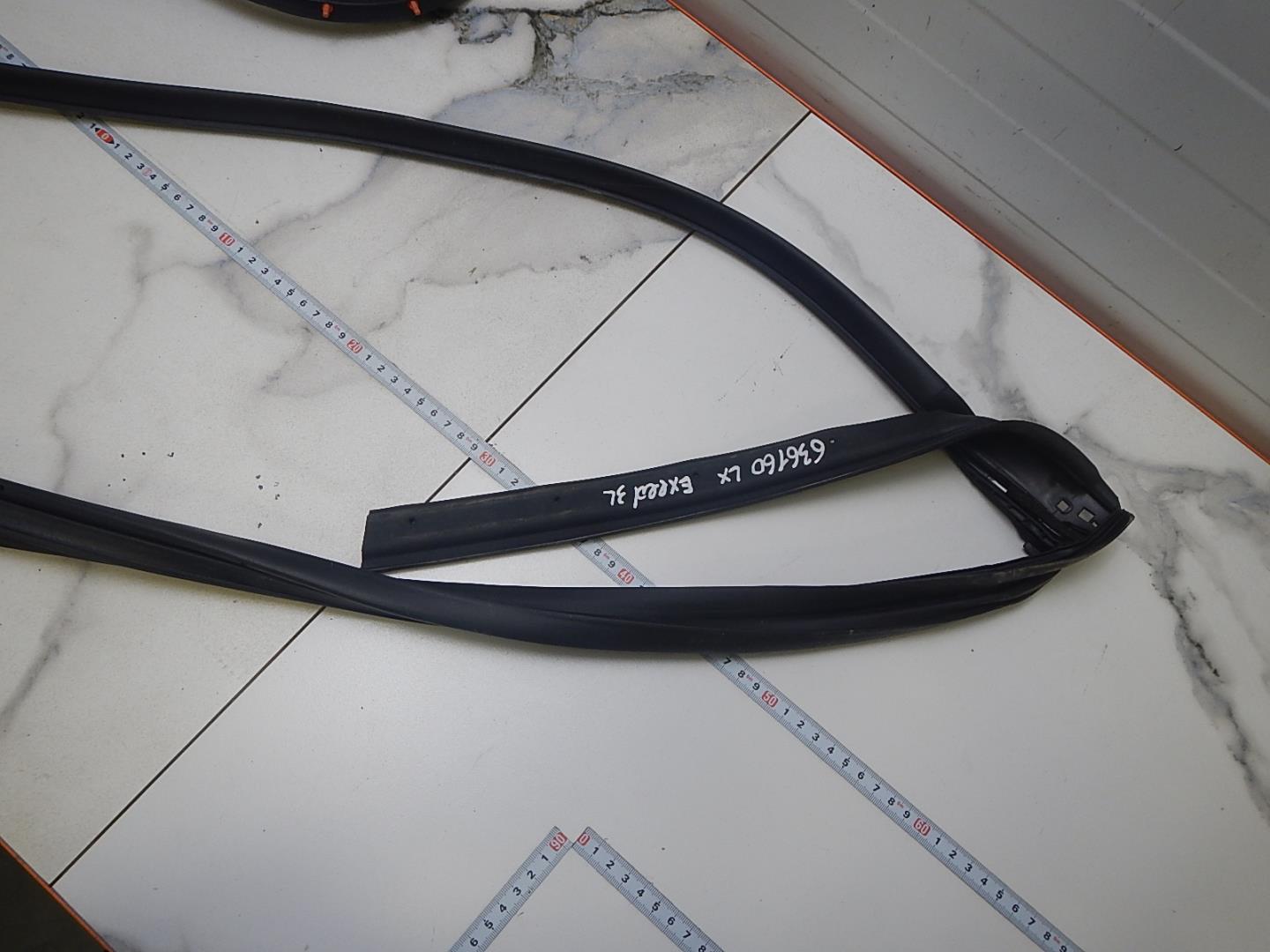 Уплотнитель задней левой двери