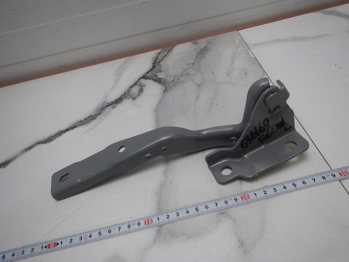 Петля капота левая