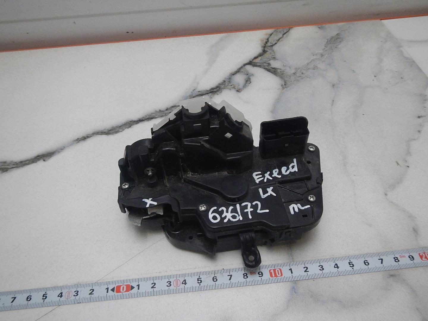 Замок двери передней левой