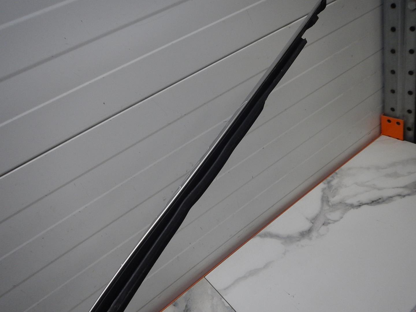 Накладка стекла заднего левого