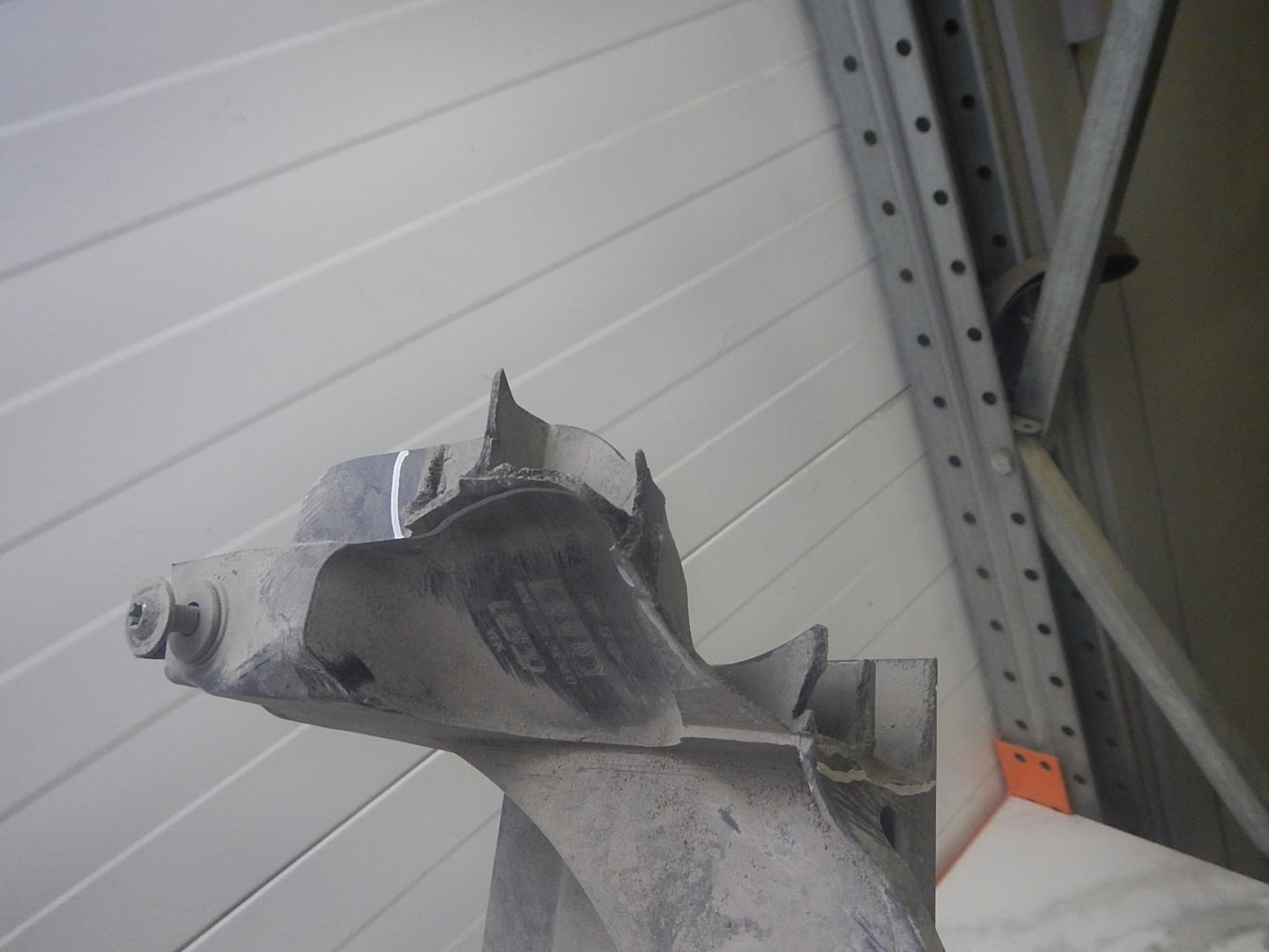 Кронштейн фар правый