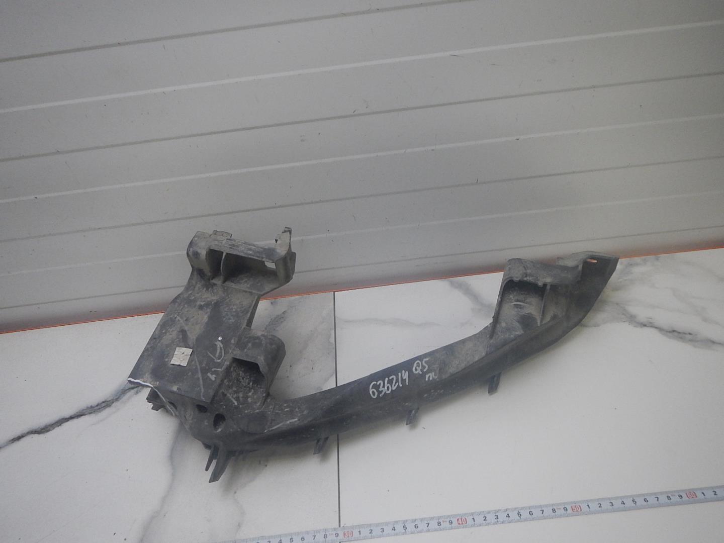 Кронштейн фар правый