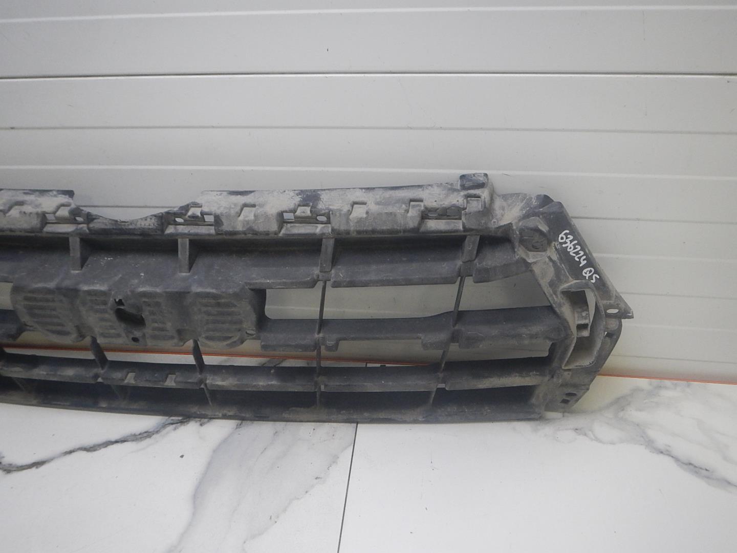 Кронштейн решетки радиатора