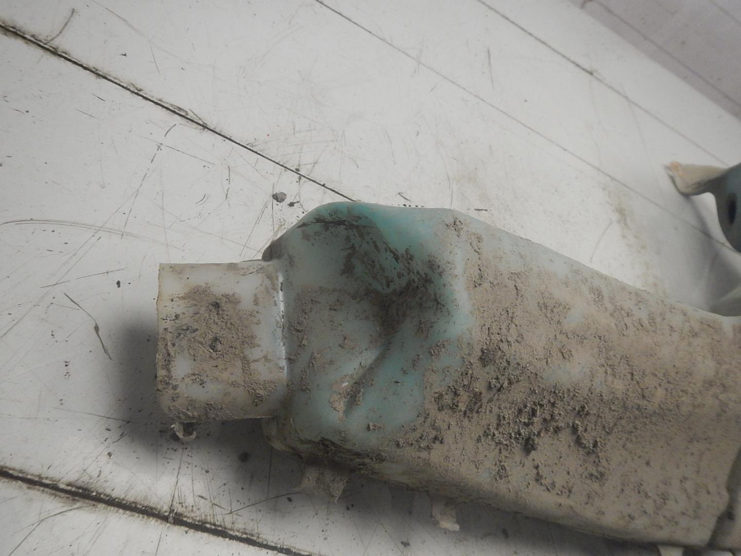 Бачок омывателя лобового стекла