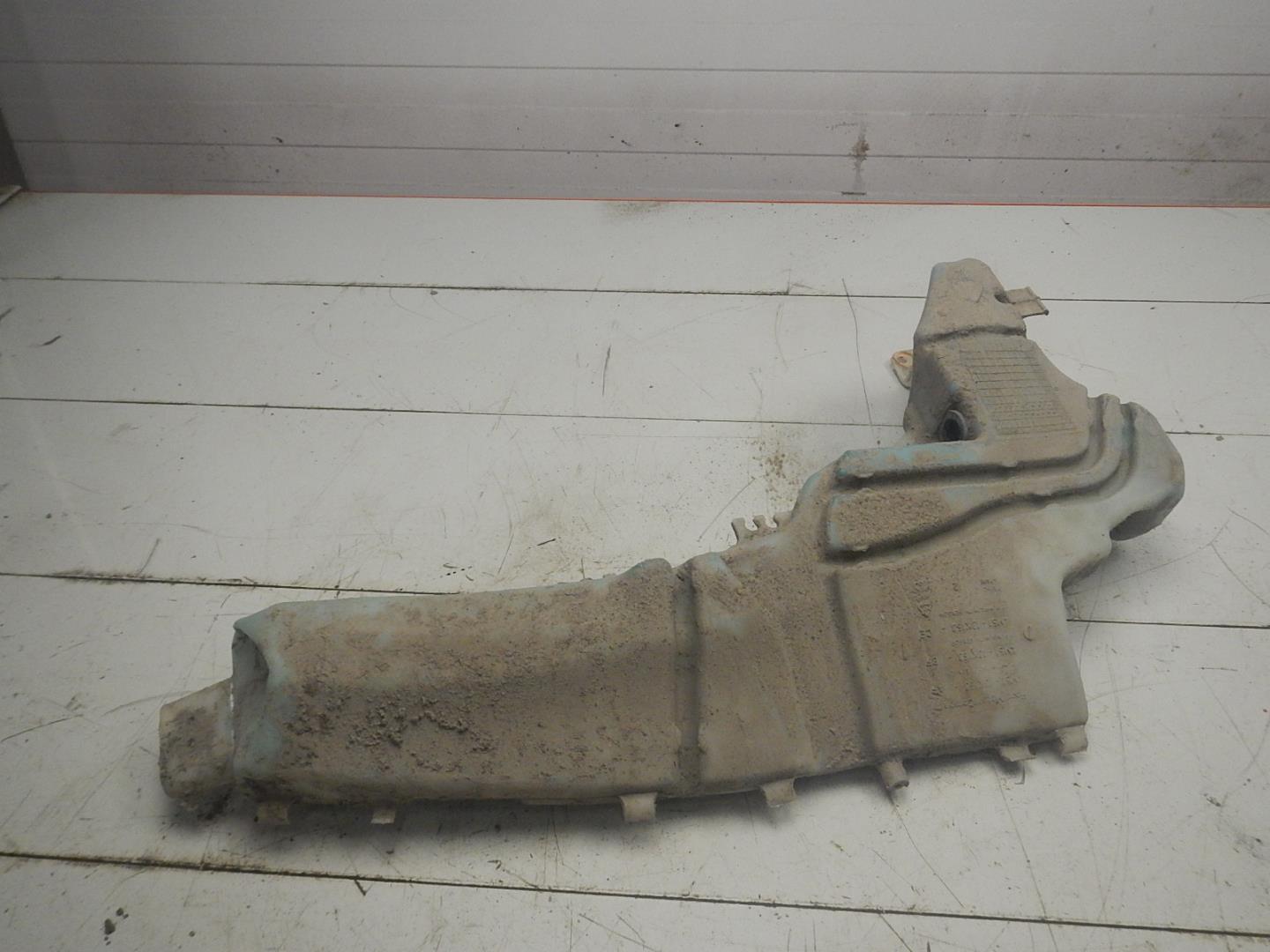 Бачок омывателя лобового стекла