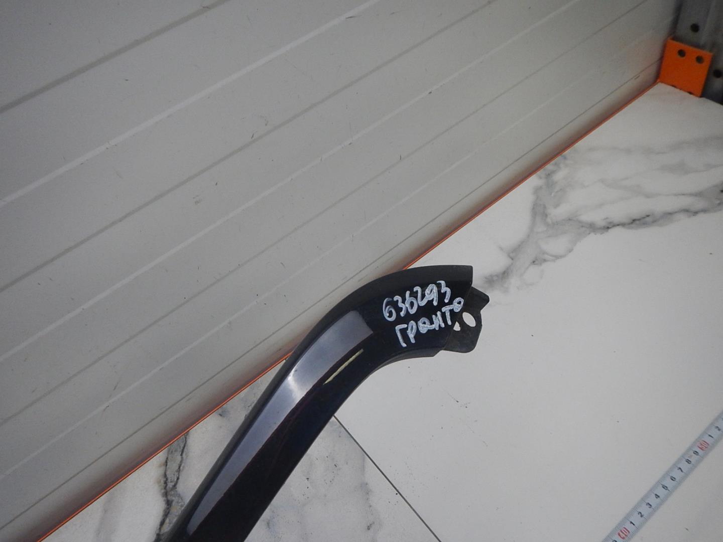 Молдинг переднего бампера левый