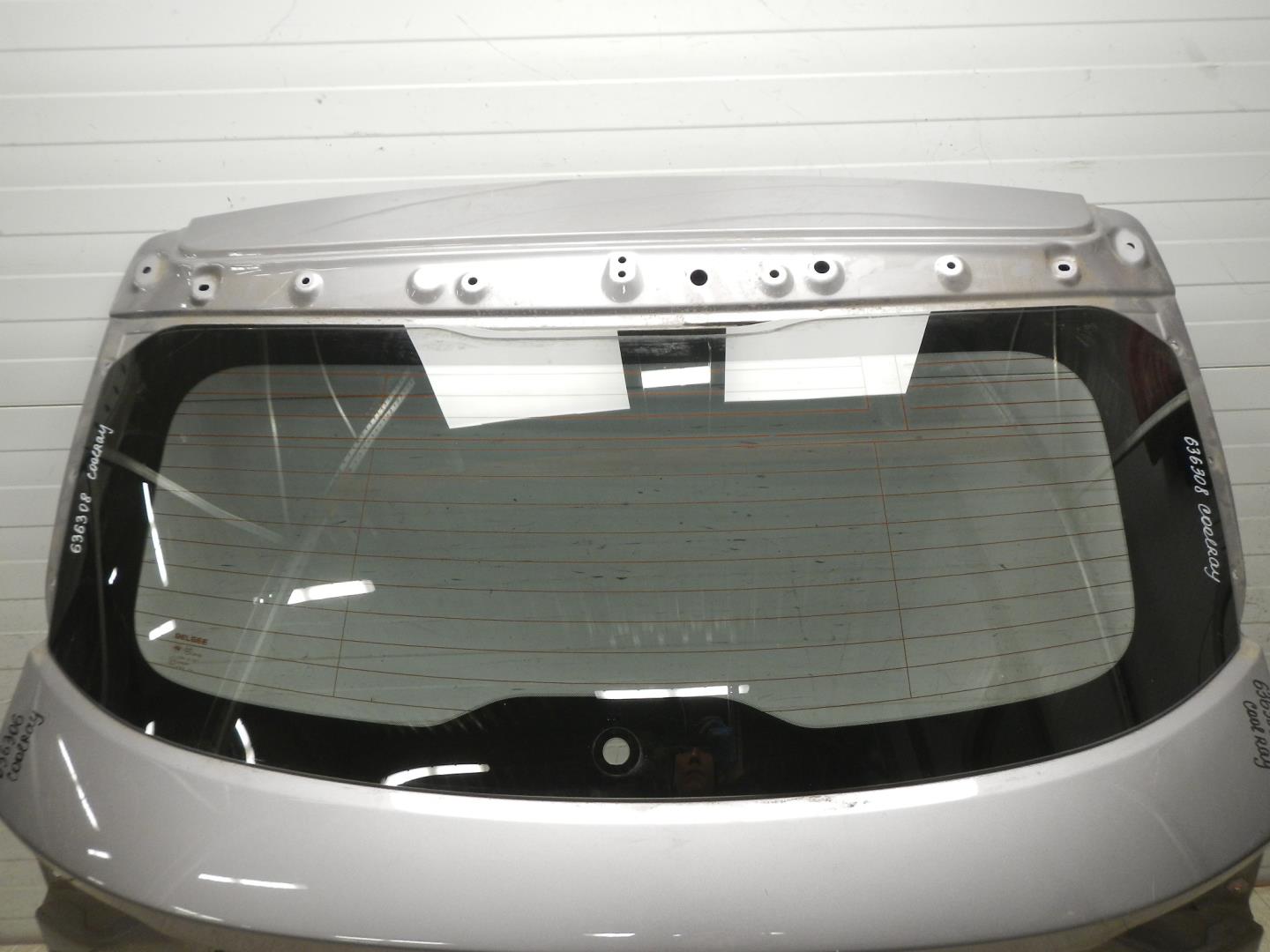 Стекло двери багажника