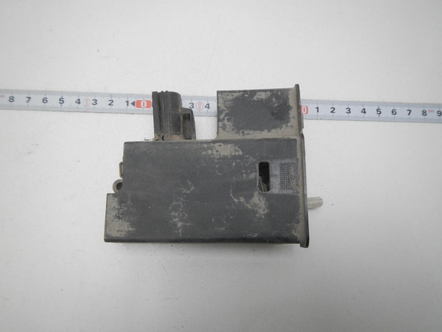 Активатор замка крышки бензобака