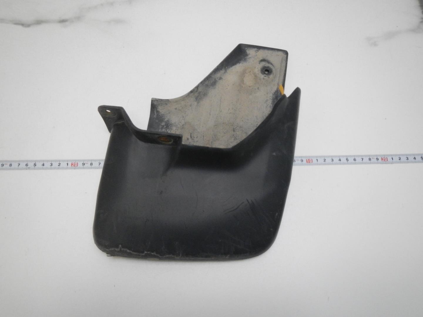 Брызговик задний правый