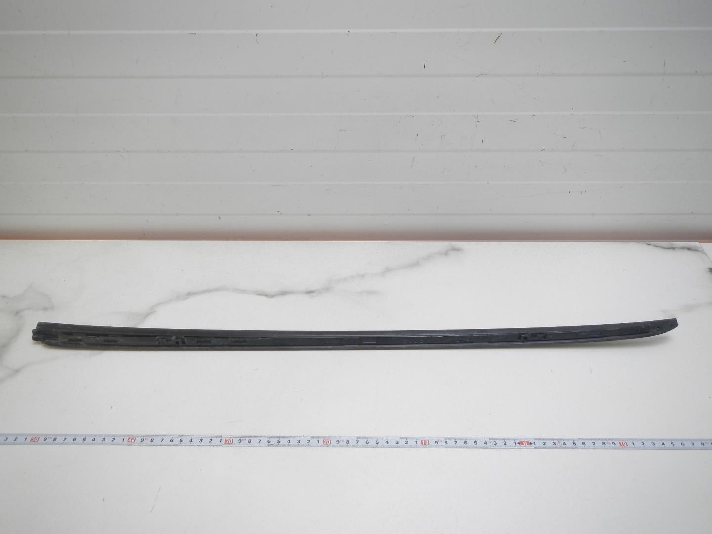 Молдинг лобового стекла