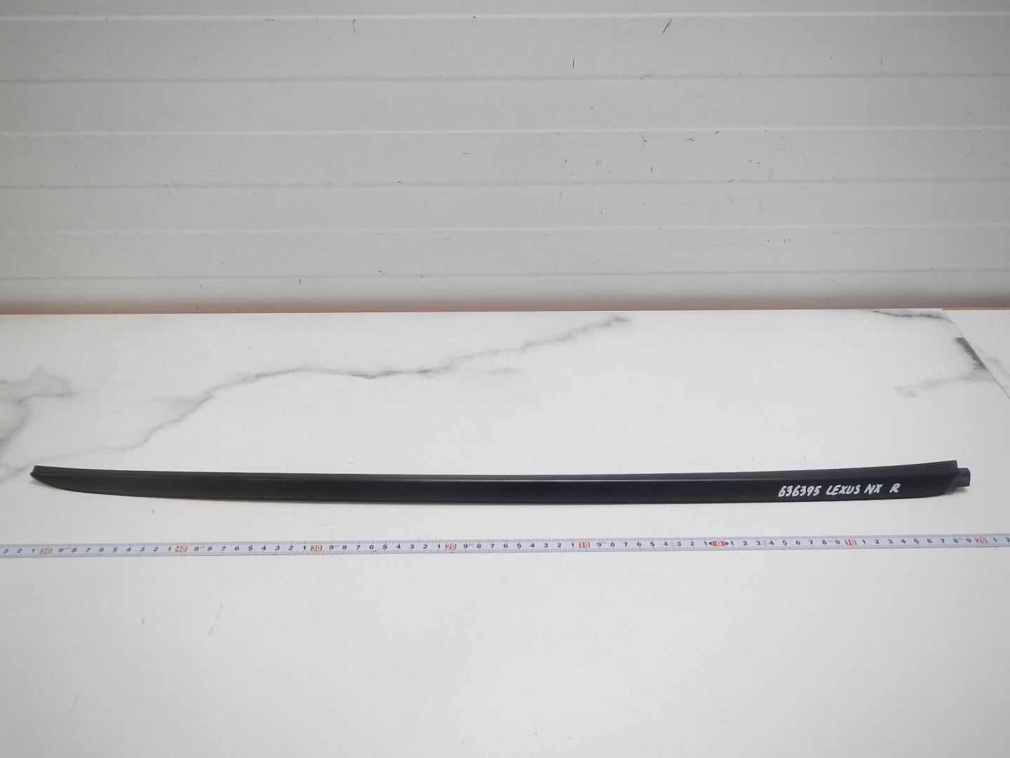 Молдинг лобового стекла