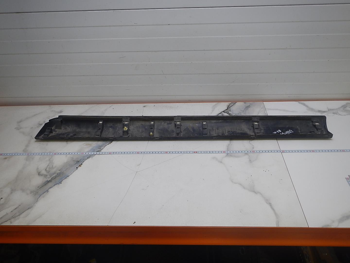 Молдинг передней левой двери