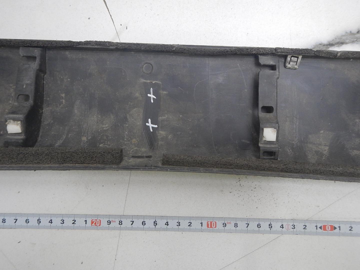 Молдинг передней правой двери