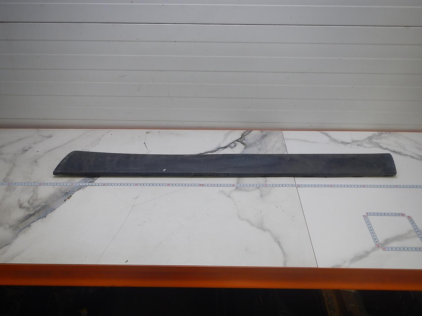 Молдинг передней правой двери