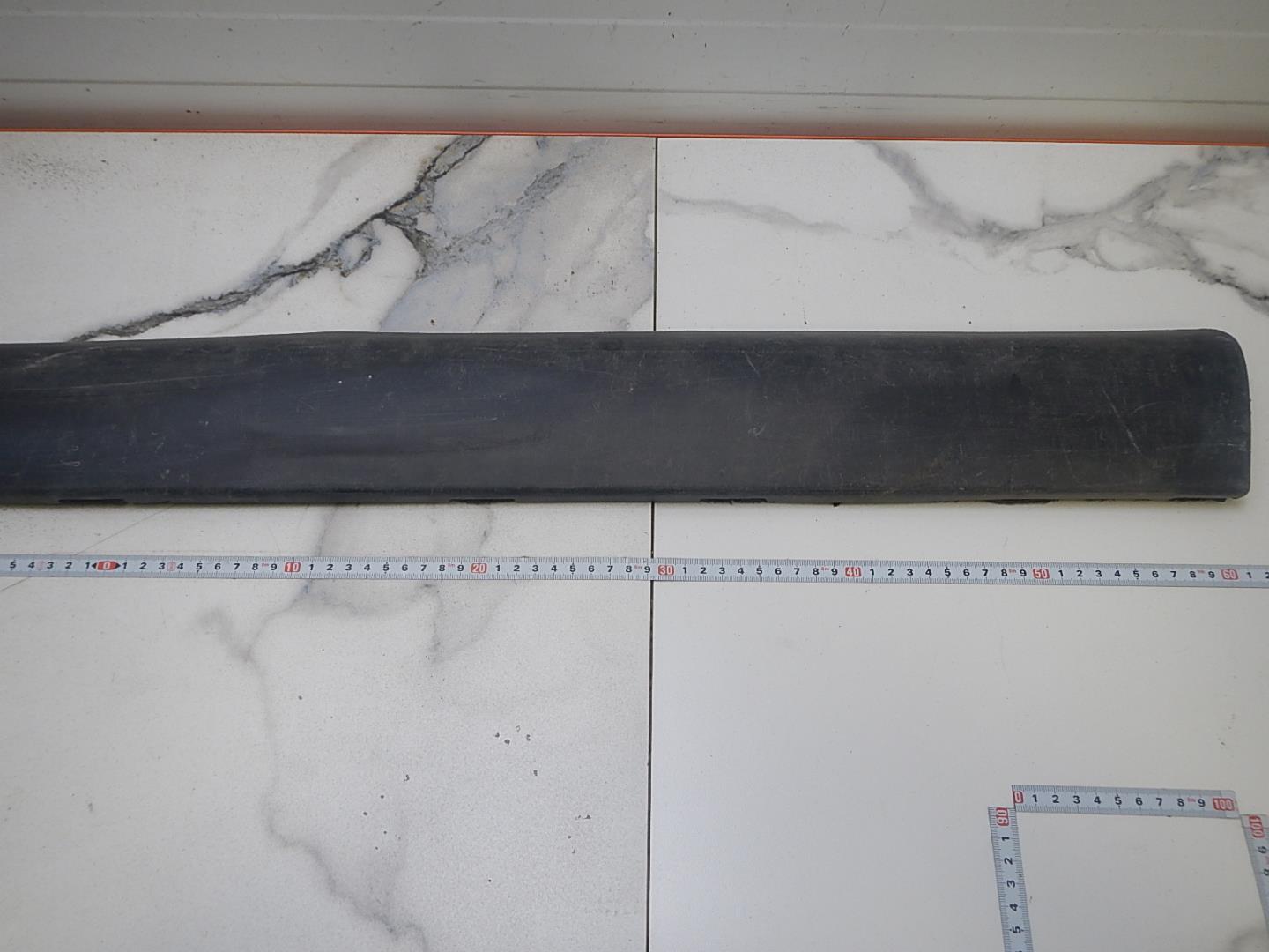 Молдинг передней правой двери