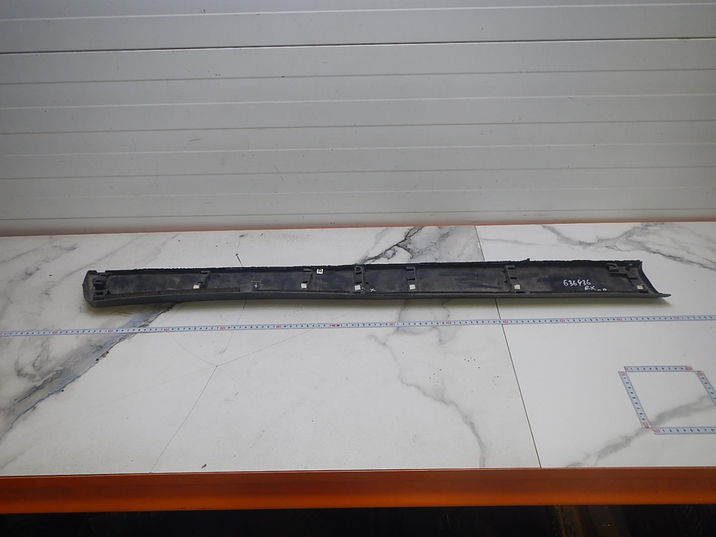 Молдинг передней правой двери