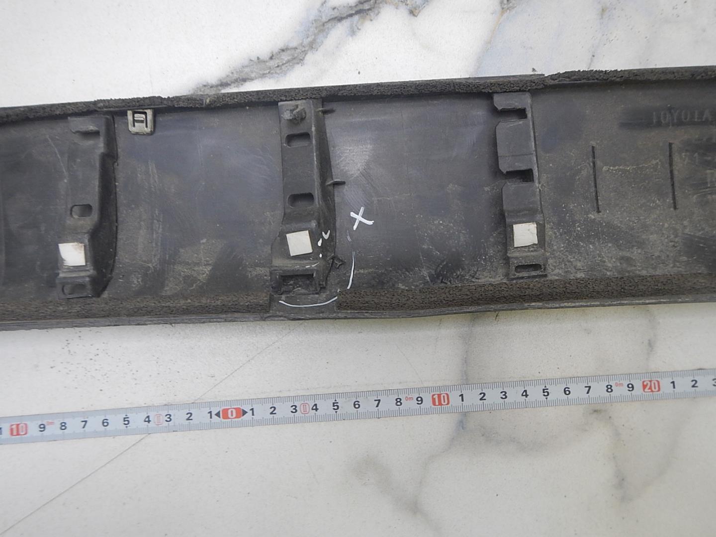 Молдинг передней правой двери