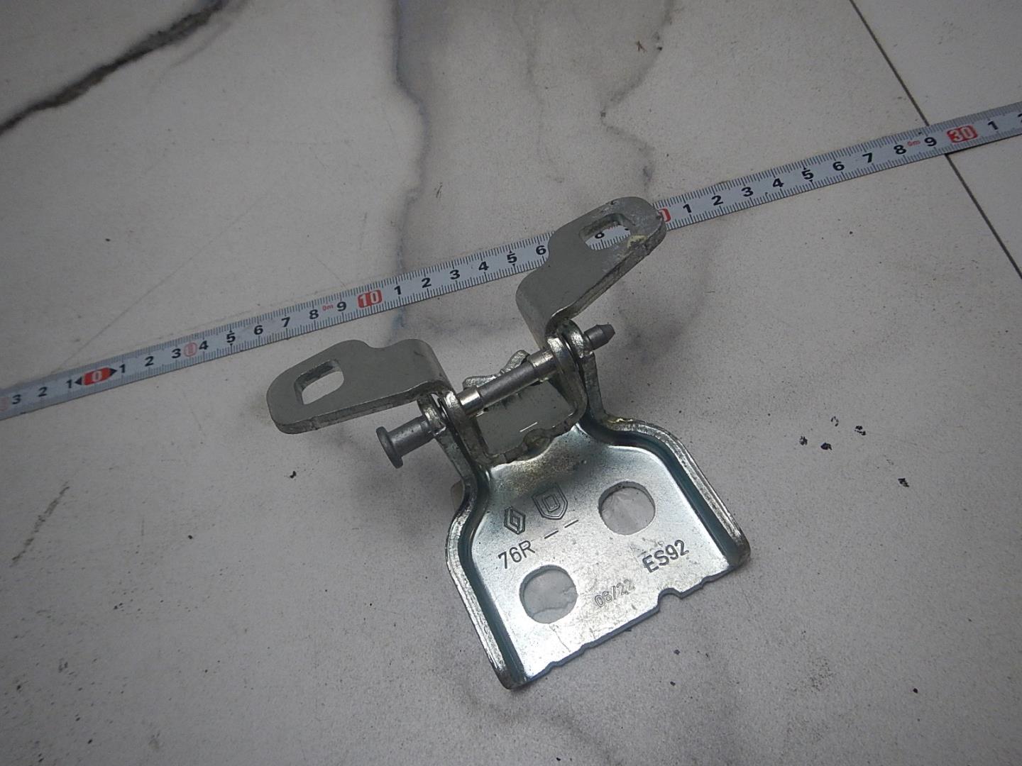 Петля двери передней левой нижняя