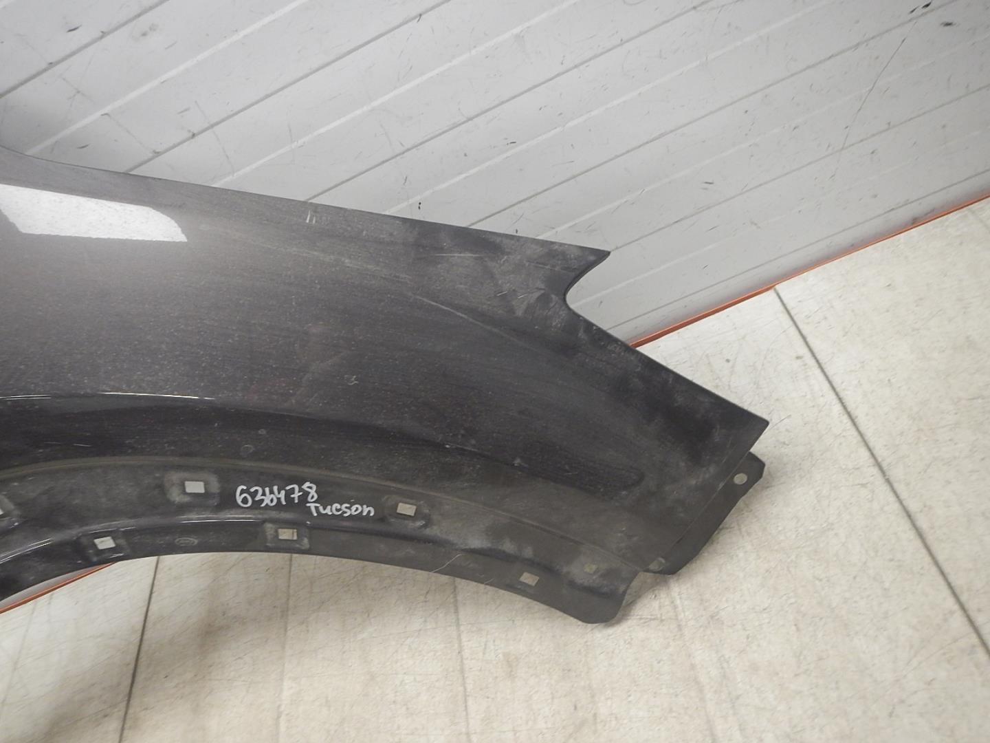 Крыло переднее правое