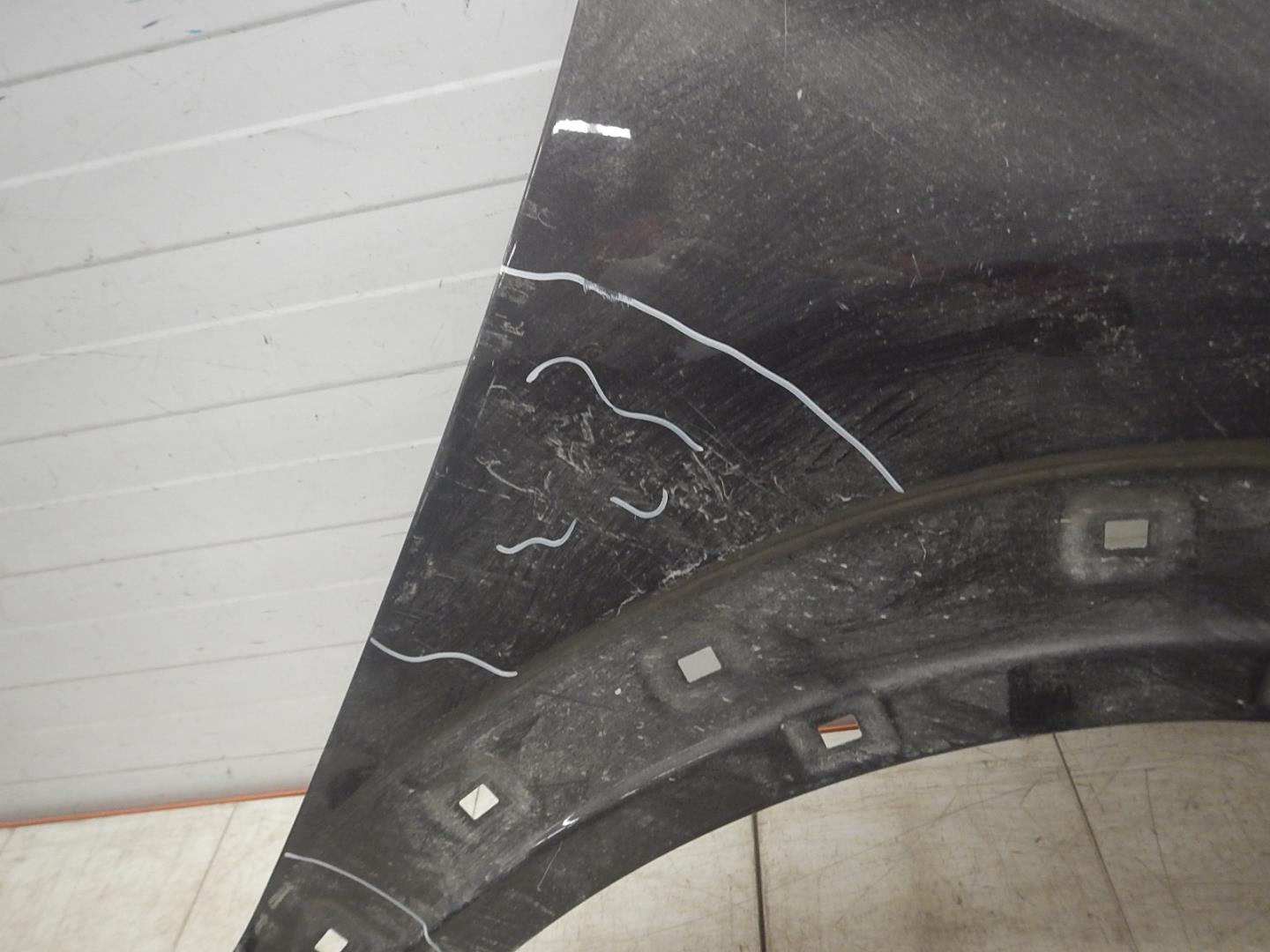 Крыло переднее правое