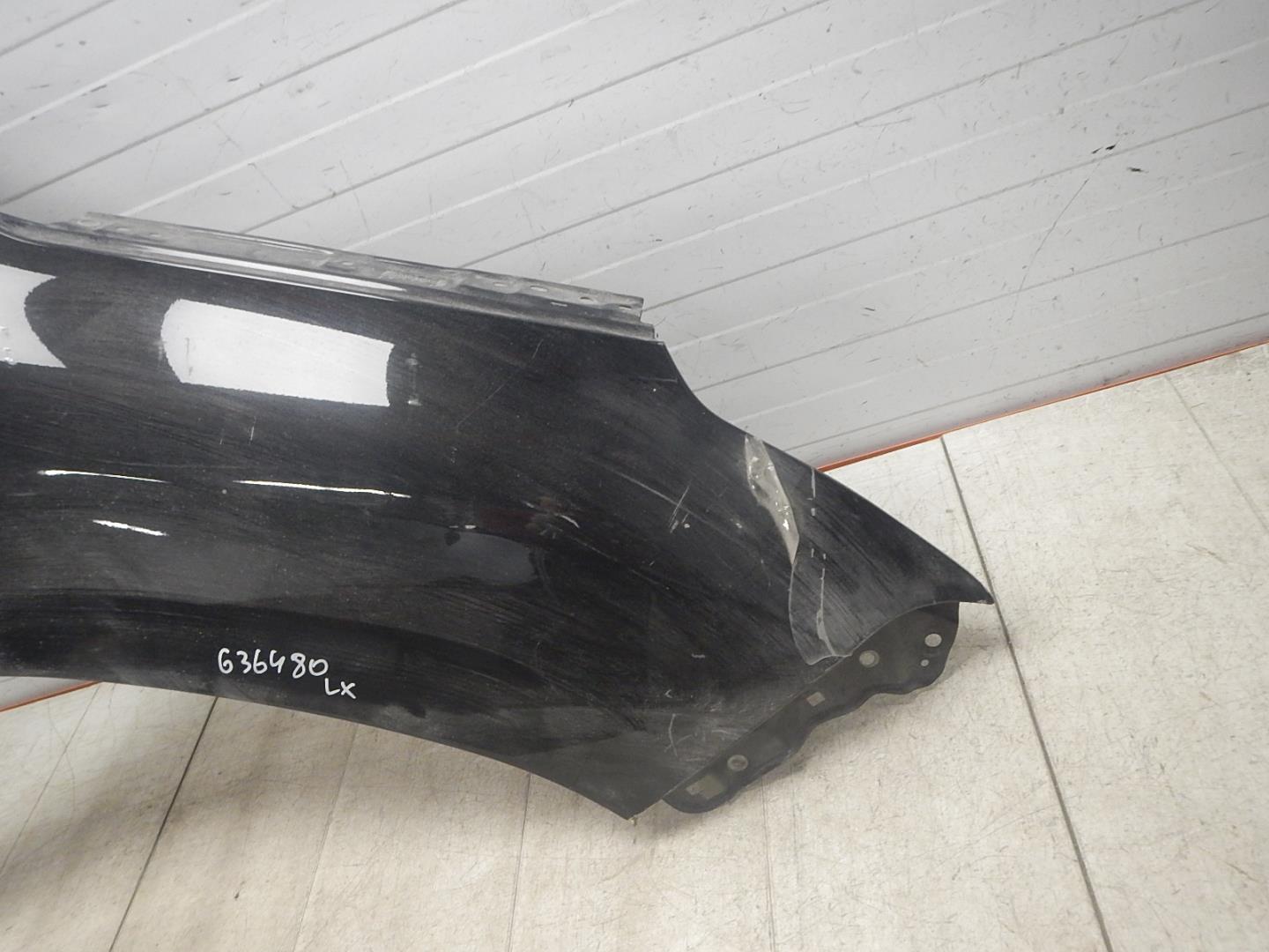 Крыло переднее правое